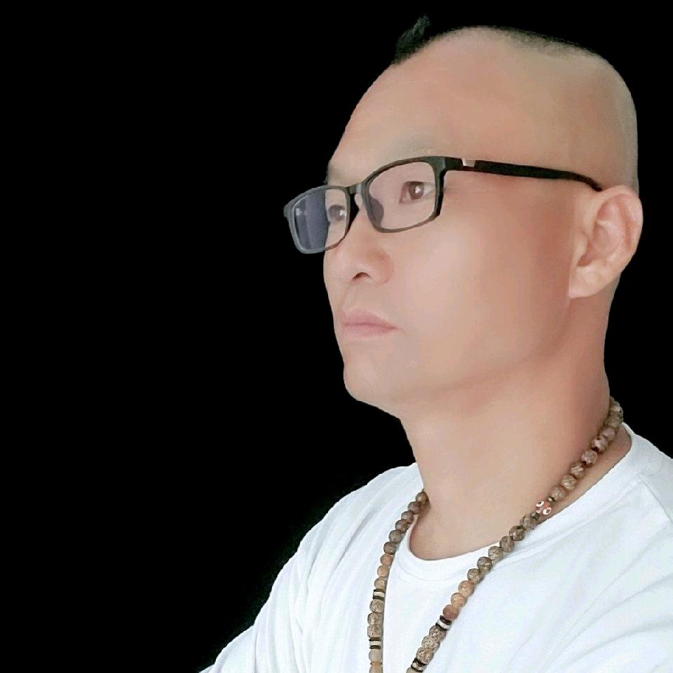 大漠枭狼