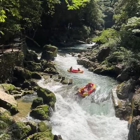 高过河漂流真好玩