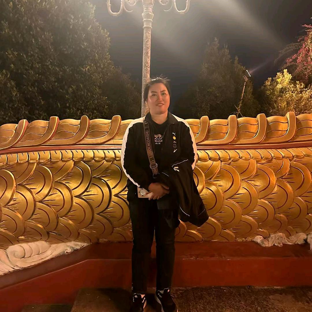 带刺滴玫瑰