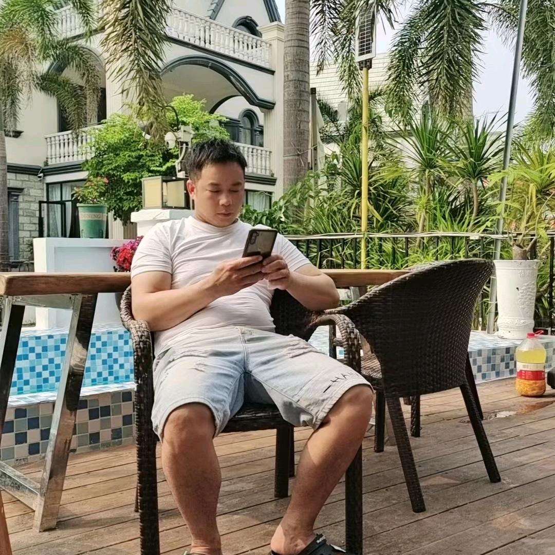 夜猫子烧烤乾州店大爷