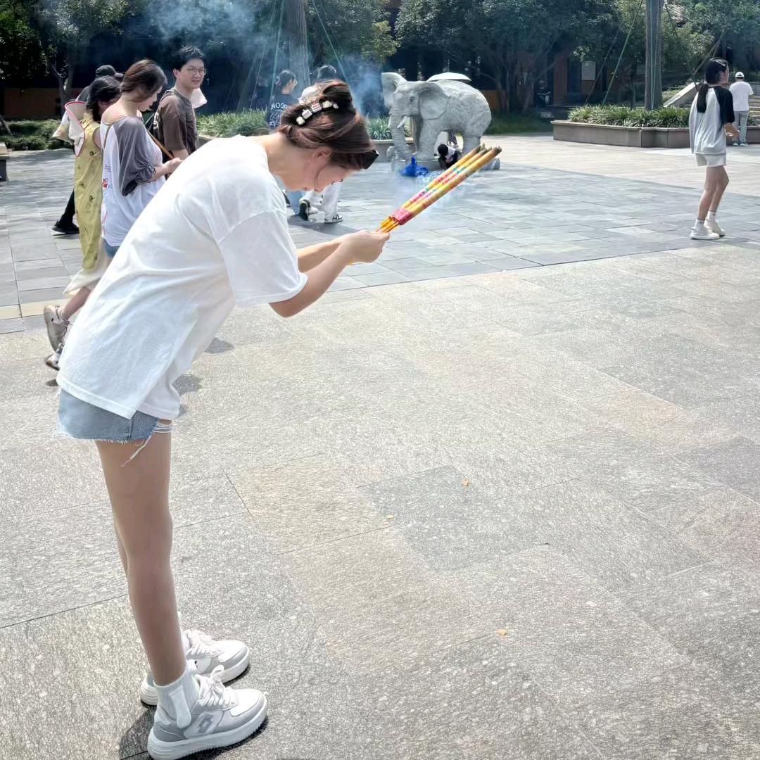 烦躁小蜜蜂🐝