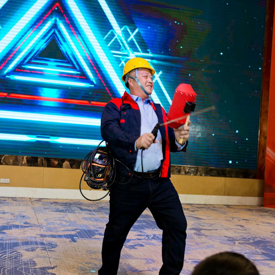 李师傅（电焊工程）