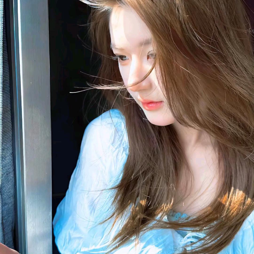 Rosy露小桐.