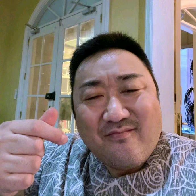 扣完皮燕扣鼻屎，扣完鼻屎扣牙齿