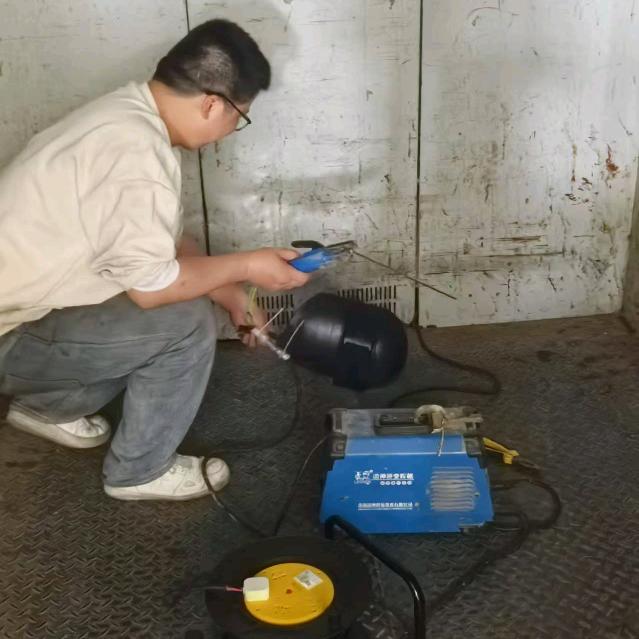 小黄修梯