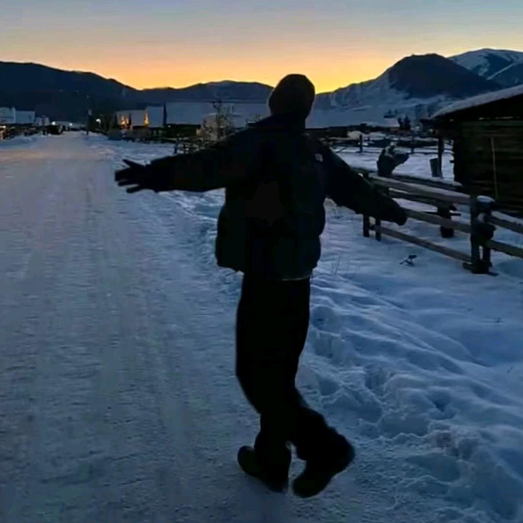 ✔