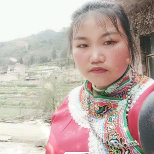 舞朵金花。单亲。 残疾    找个人来照