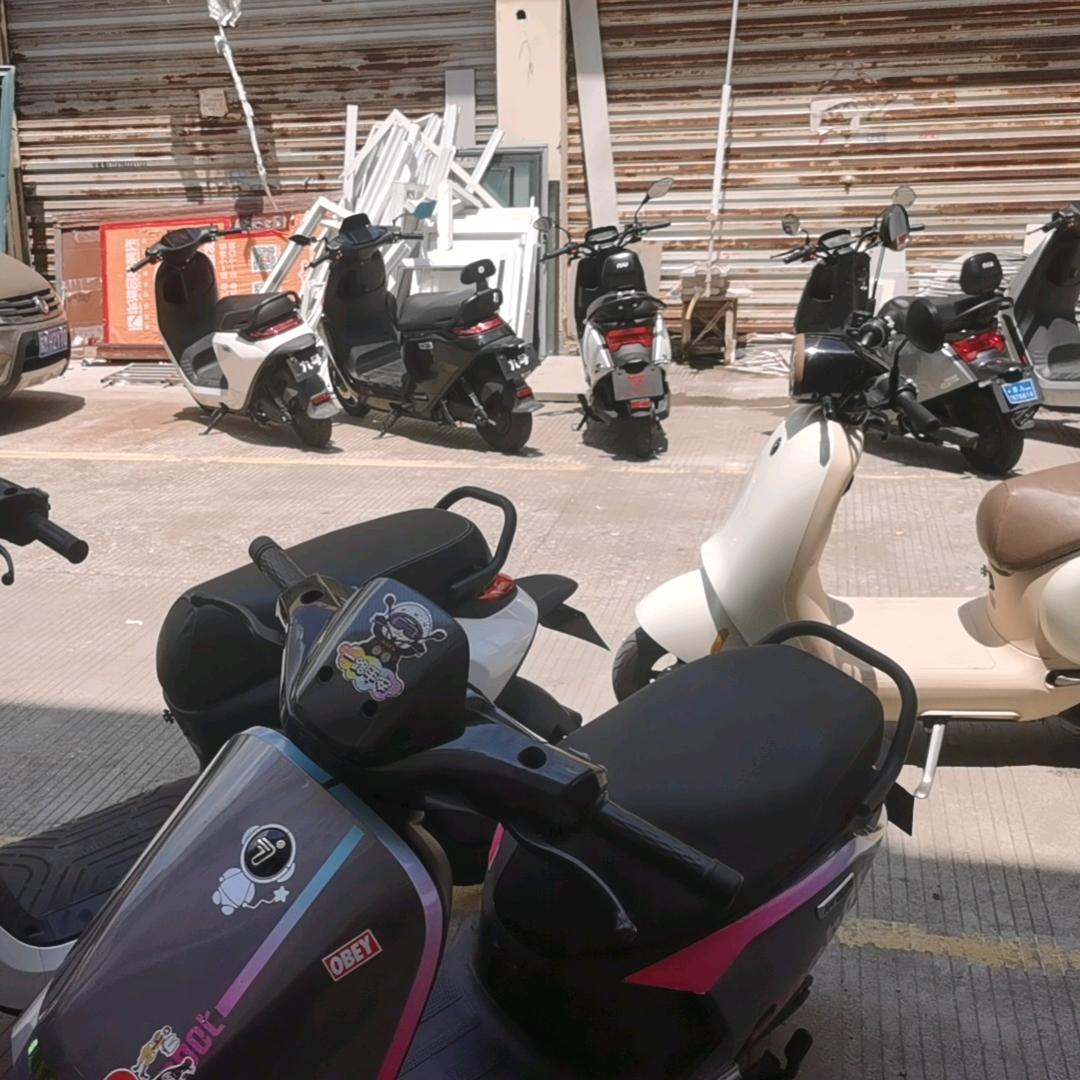 泰州百饰得装饰城最大234轮电动车批发部