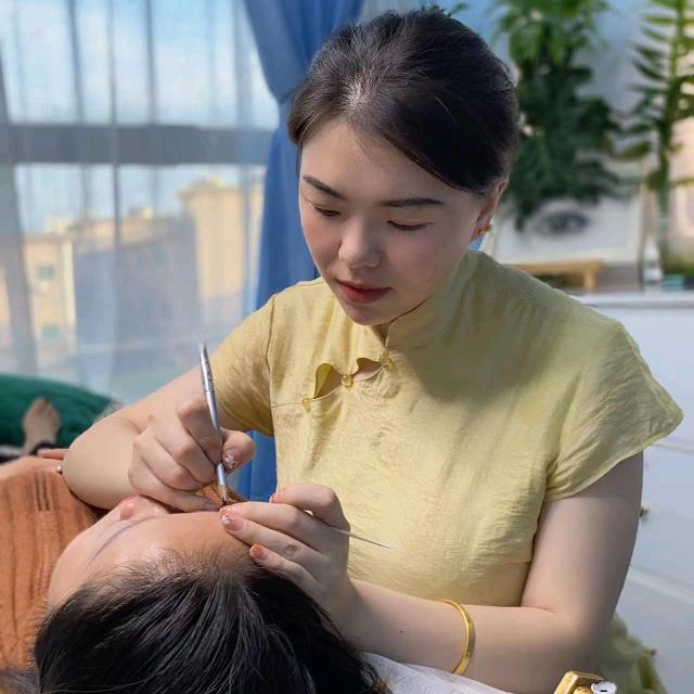 樱花树下美甲美睫惠惠