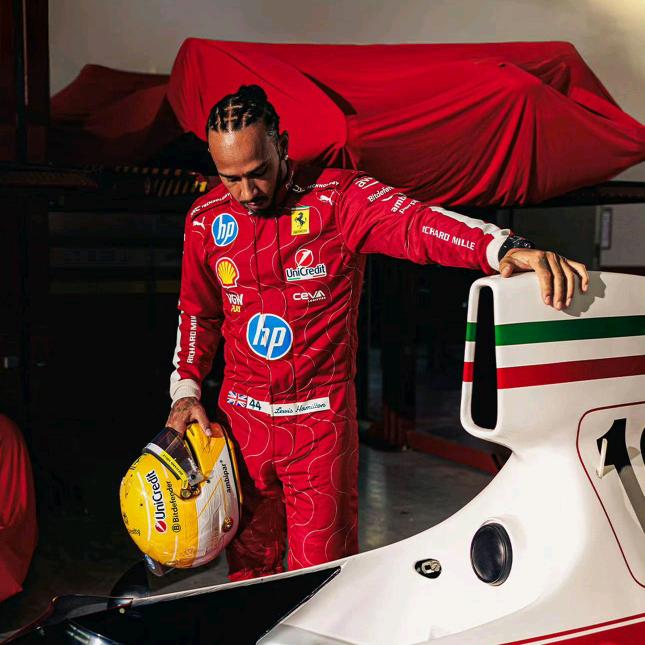 Lewis Hamilton44🇬🇧