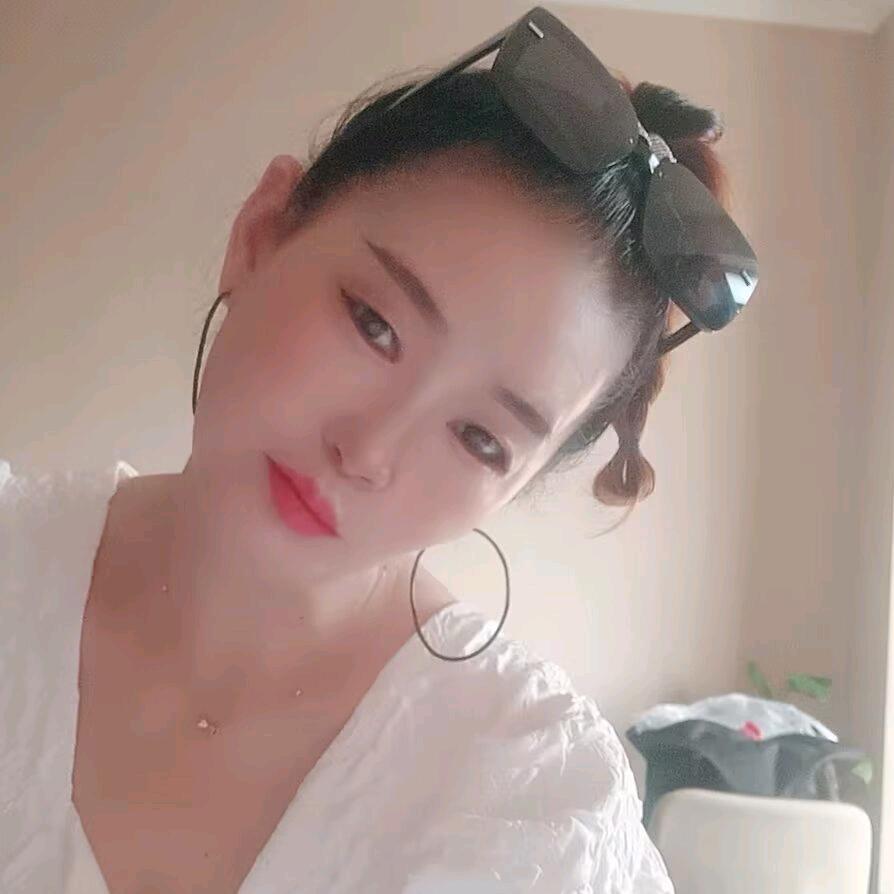 华美女人坊、美容中心。