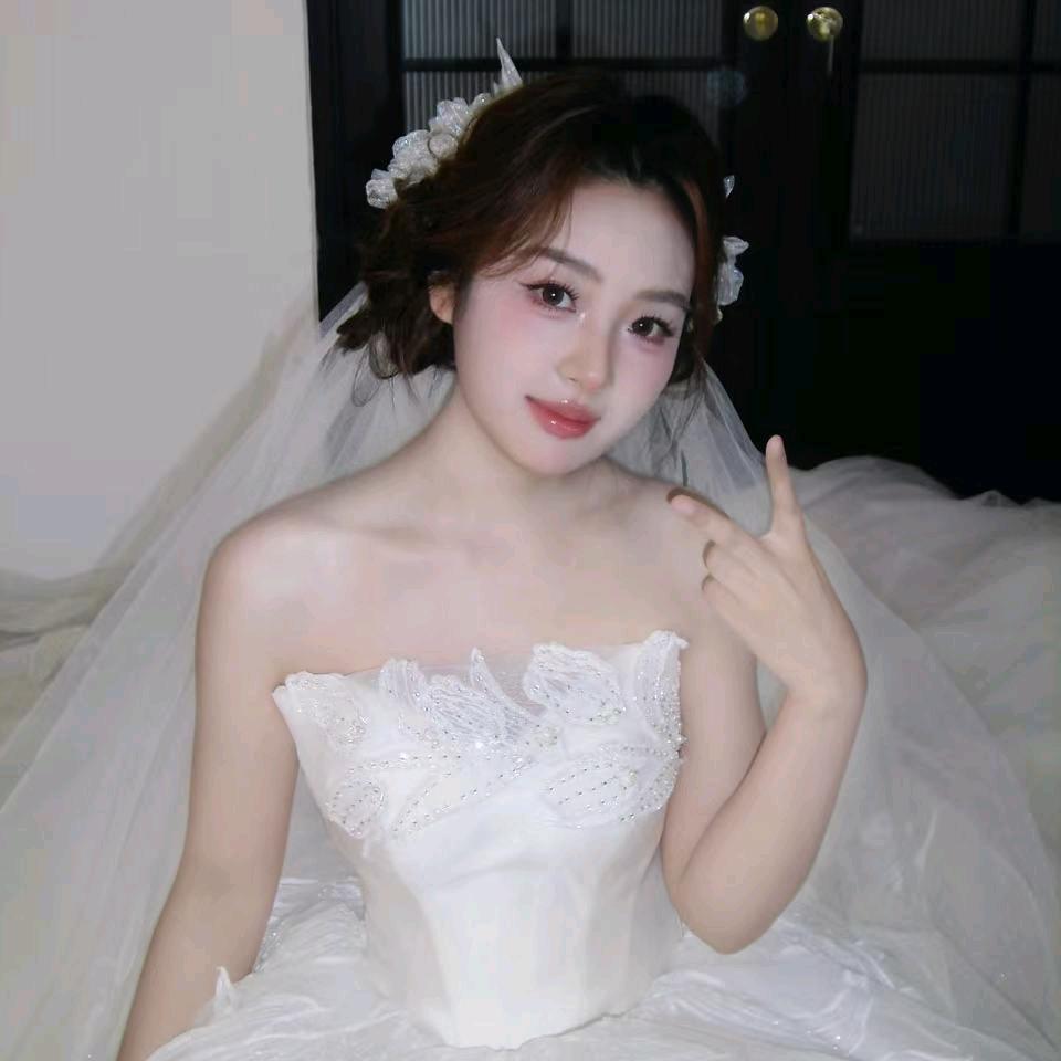 秀白婚纱艺博馆～小玉