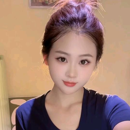 雅 雯