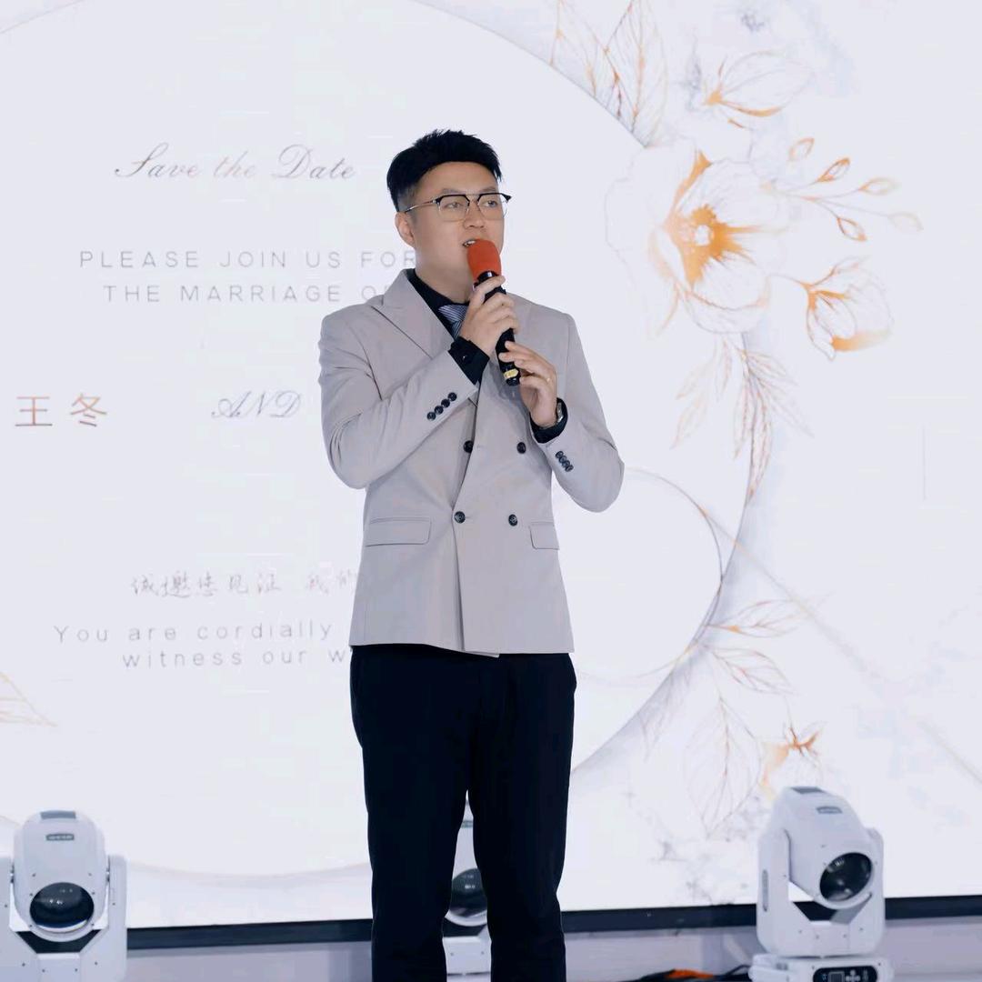 阜新主持人岩峰（辽宁）