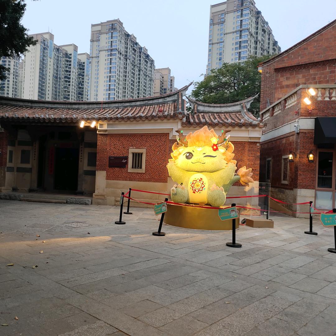 十三服饰