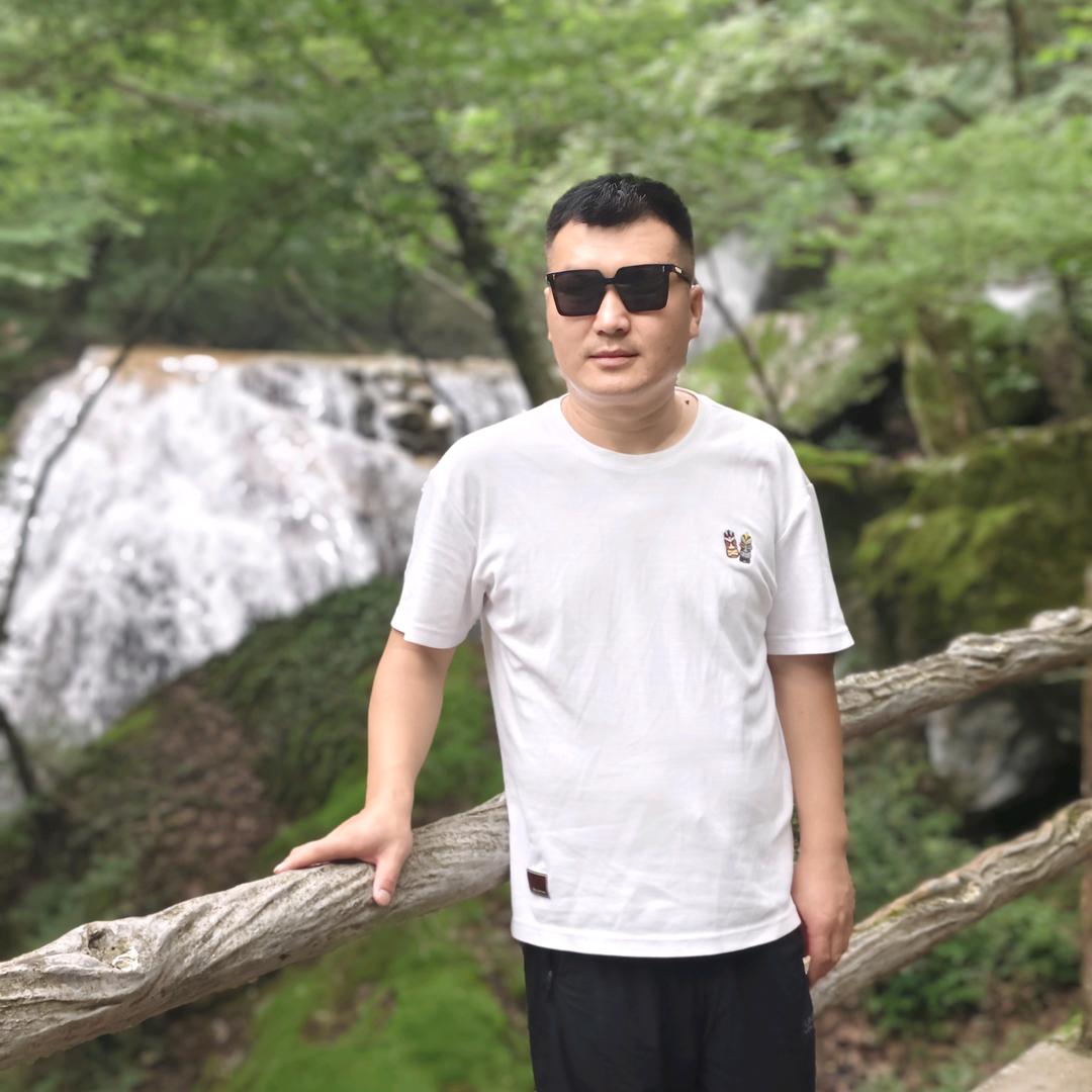 抽烟就抽芙蓉王，一生只爱老板娘。