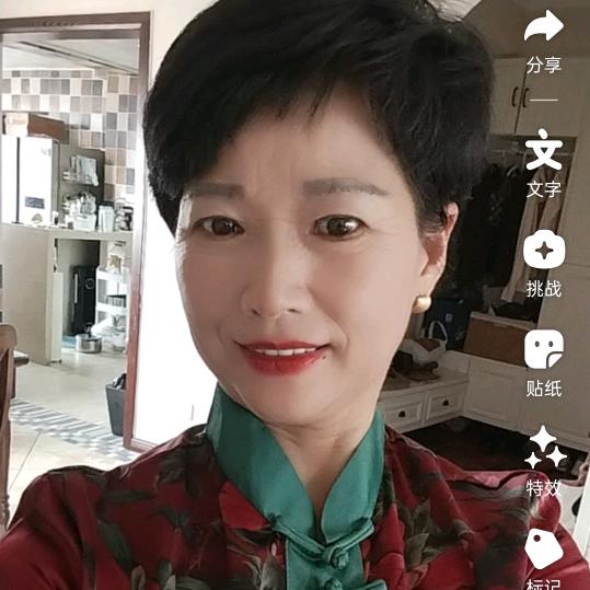 侯丽