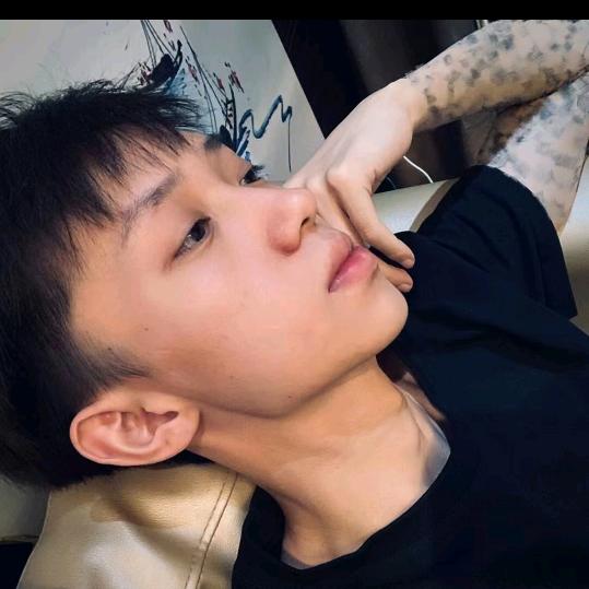 孤身一人闯天下。