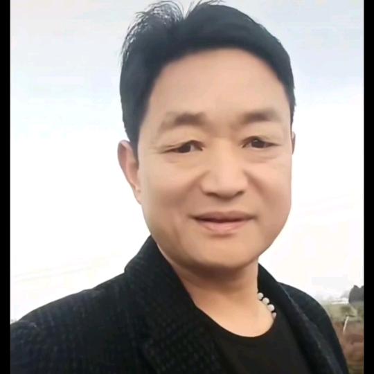 南阳梳子哥：（龍哥）