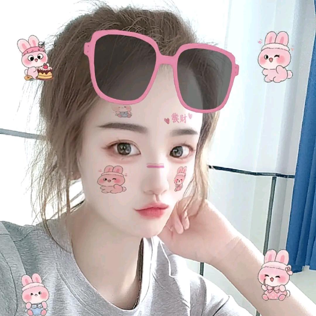 黑色眼线勾勒出的妖娆，q