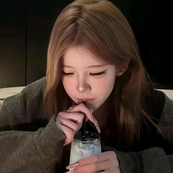 ꒦ິ^꒦ິ