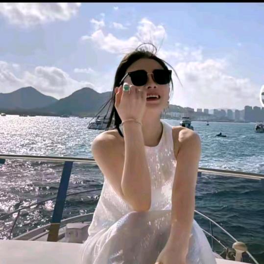 袁艺灵~高端女装