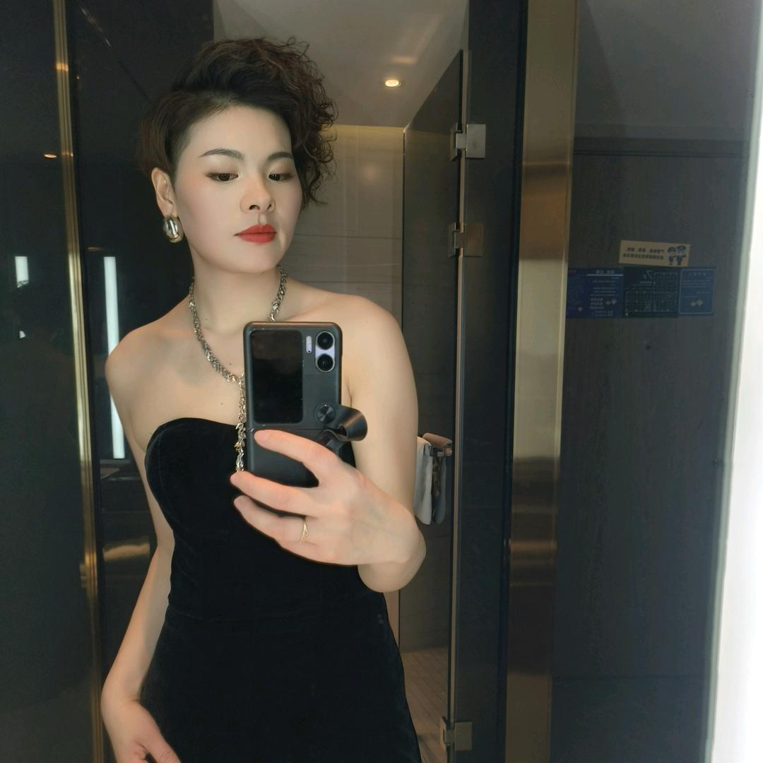 郑漂亮（自贡百通回收寄卖）