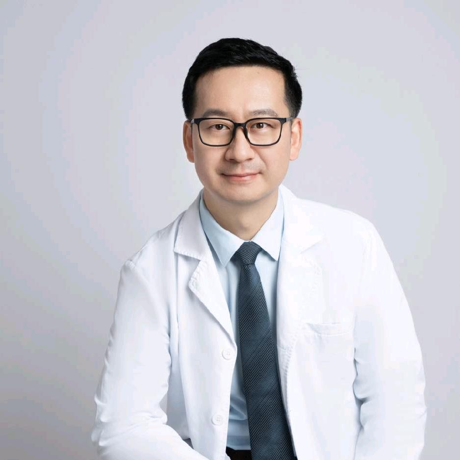 儿科医生 张晨冉