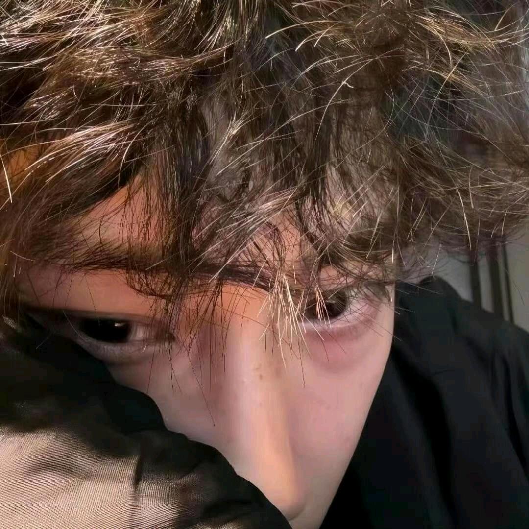 带点墨水的白豪