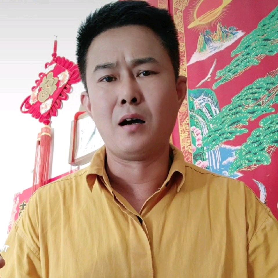 笑，只是掩饰