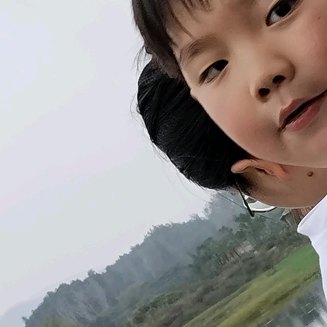 爱吃雪饼冰呀！头像