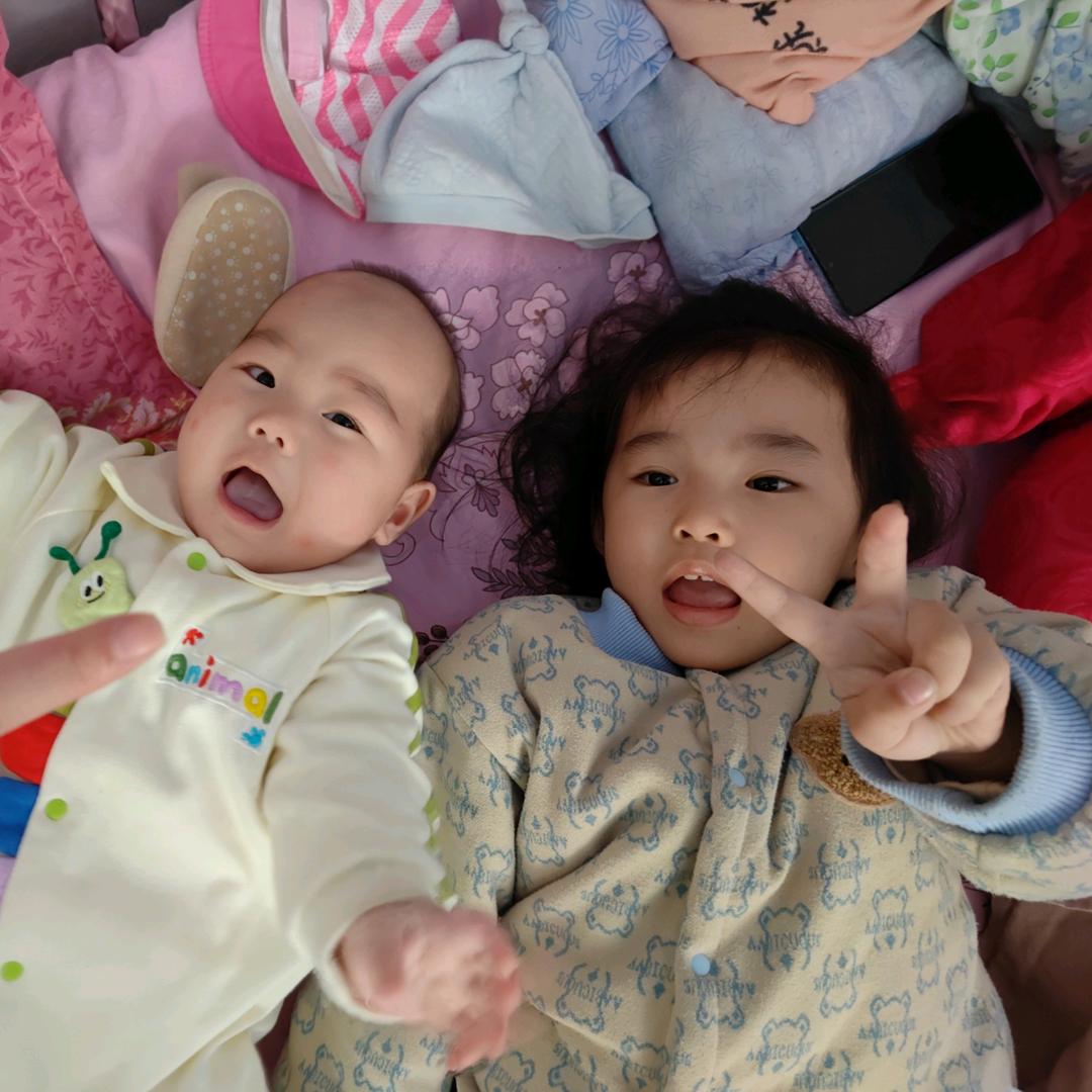 莹莹宝贝(๑><๑）