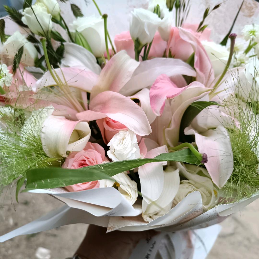 带刺的冰玫瑰🌹