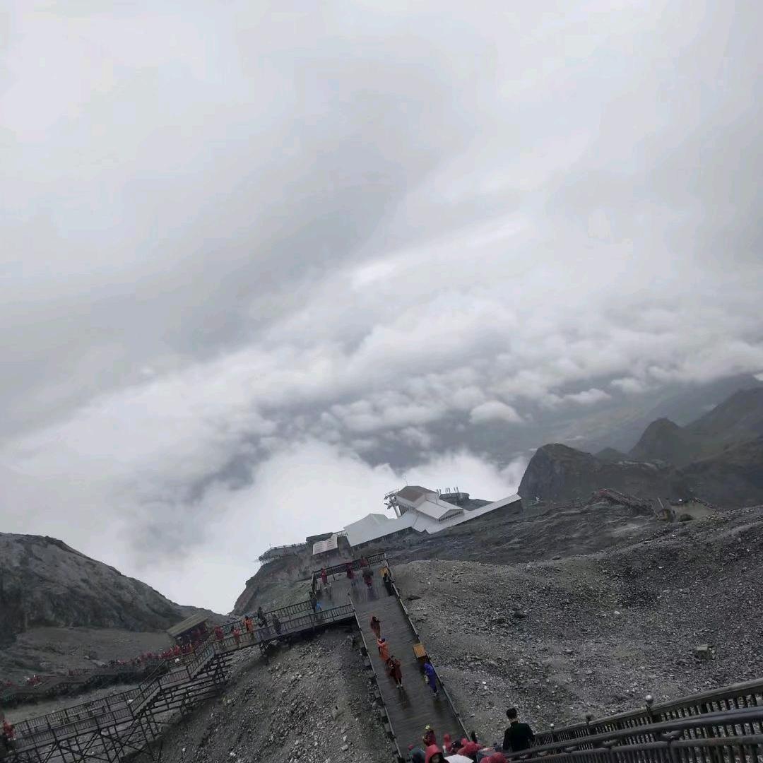 天亮了
