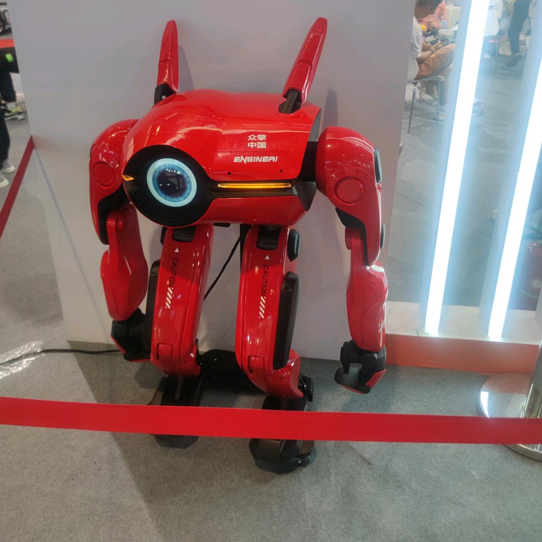 五岭逶迤腾细浪