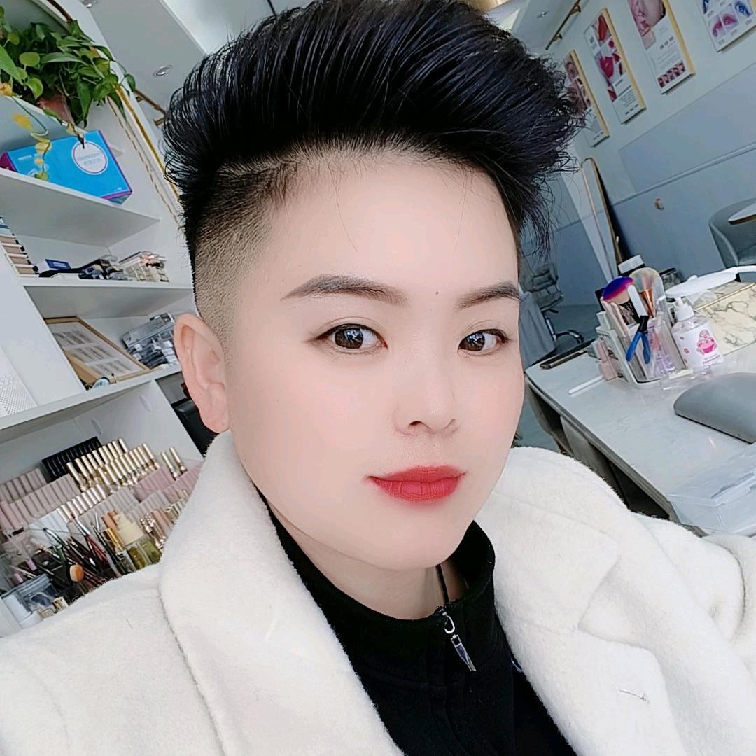 红霞美甲