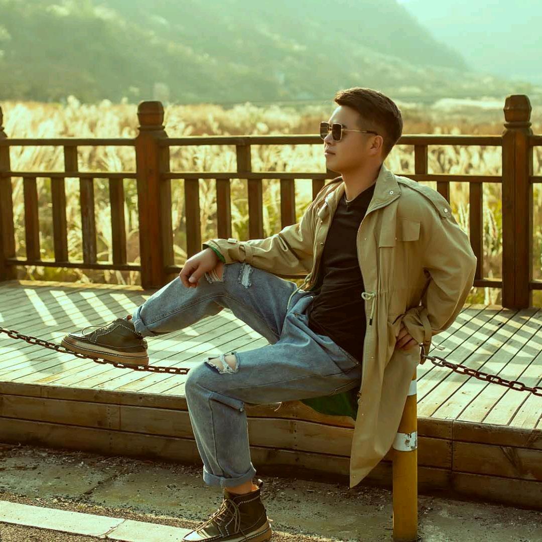 贵州伐木队递酒中队