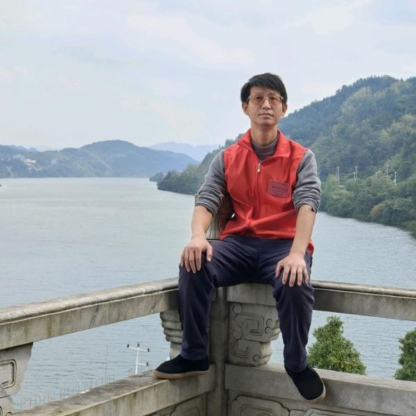 鸿鹄高中占老师