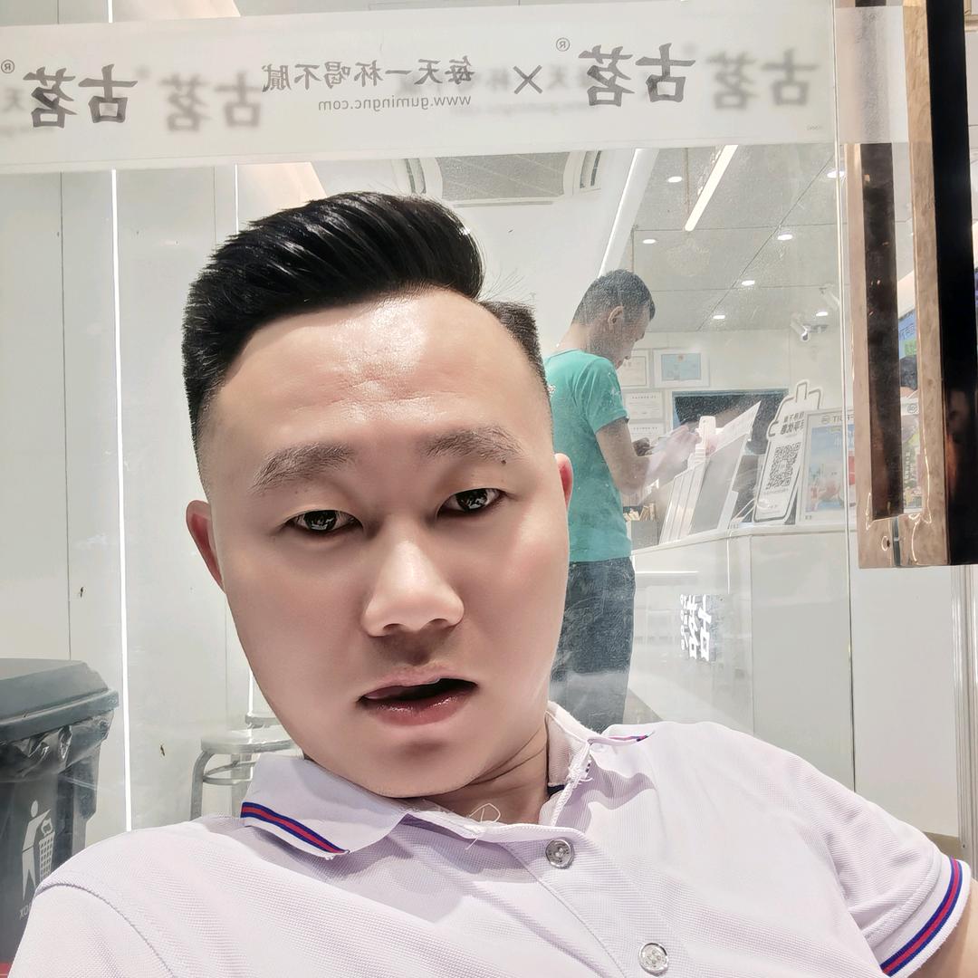 方俊《友达液晶屏供应商》