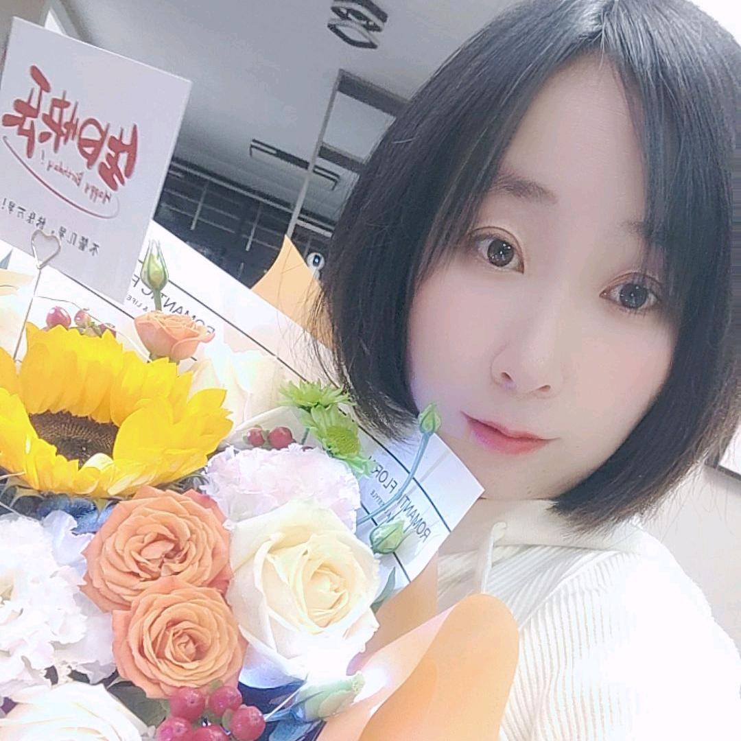 衣淑女装兴安秦皇路店绿萝