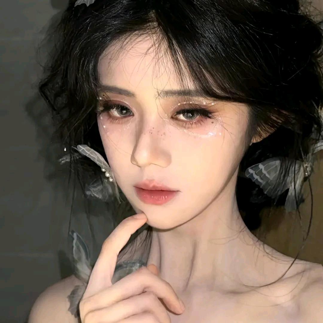 颜汐.