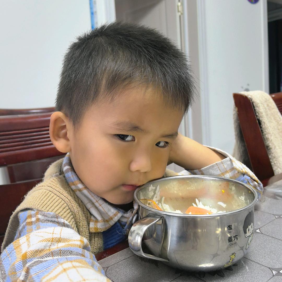 小草不傲