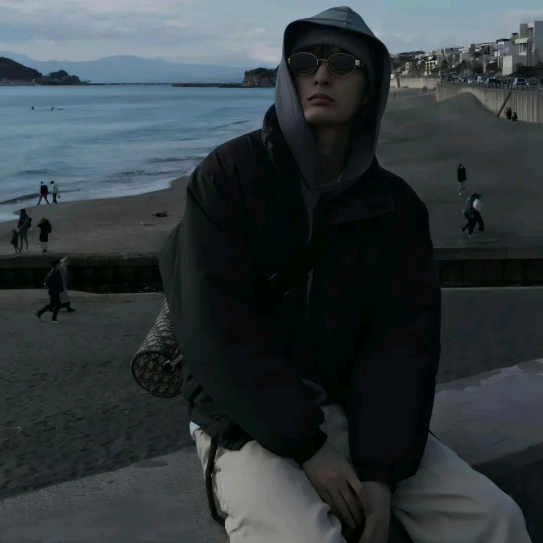 半夜三更悄悄去厕所调戏清纯小蟑螂