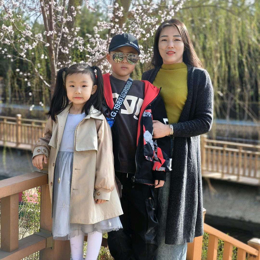 亚美国际美容师  张老师