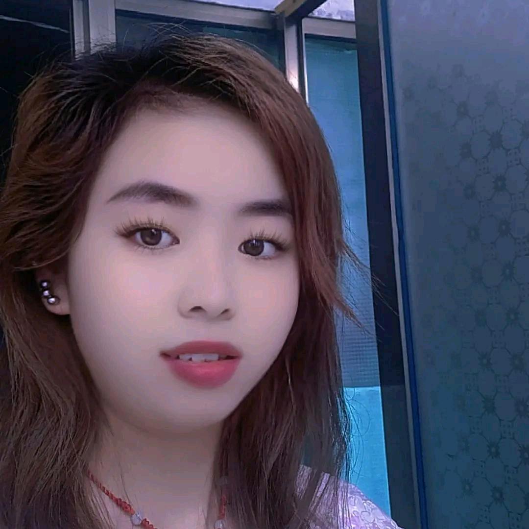 开心果的小姑娘