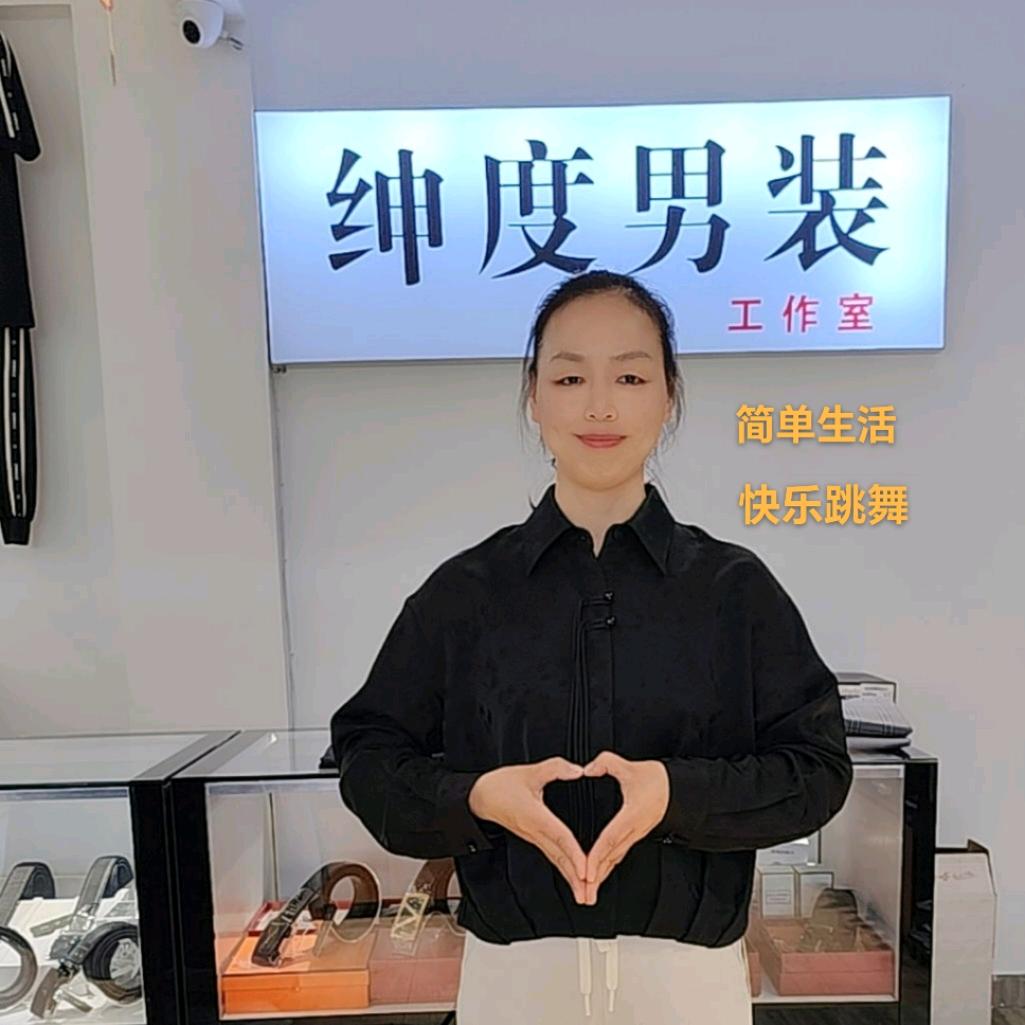 爱晃爱跳的卖衣服阿姨