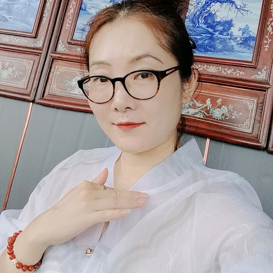 小金的穿搭（晚上棉麻号）
