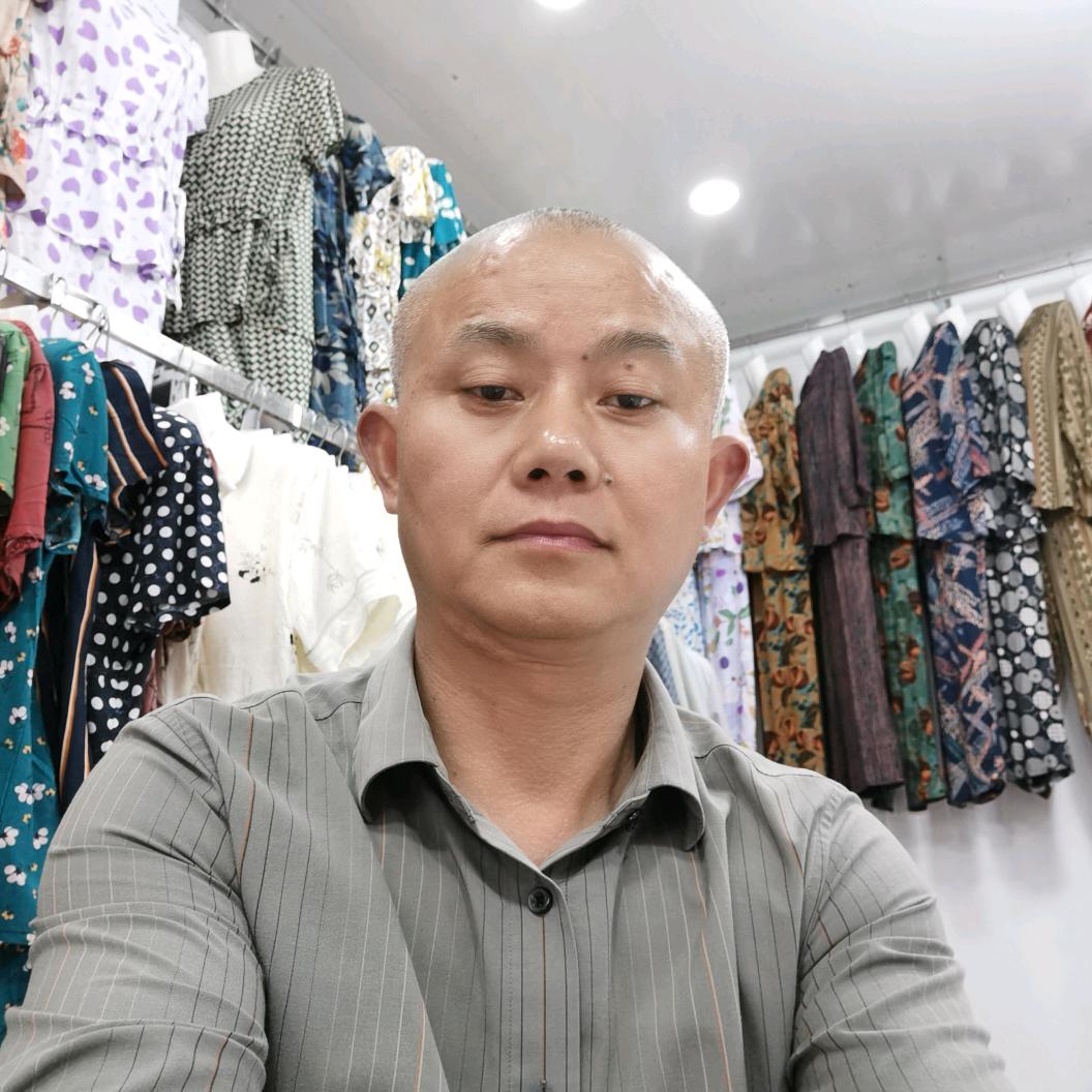 光头春英内衣店