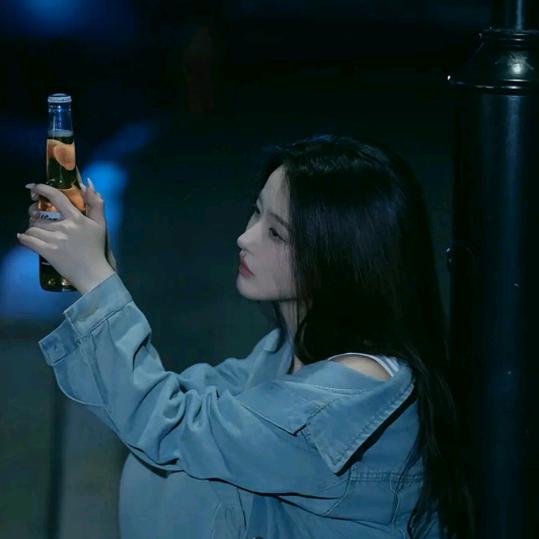 青春献给小酒桌，醉生梦死就是喝