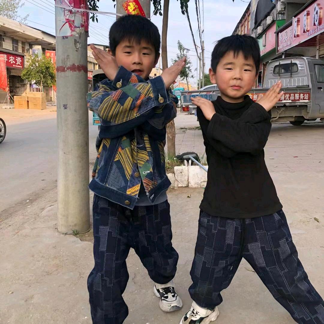 苏艺，苏楠。